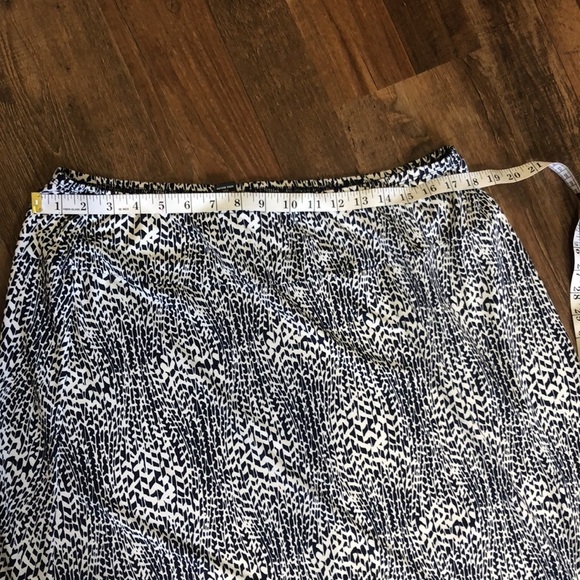 Courtenay navy and white skirt - Picture 3 of 5